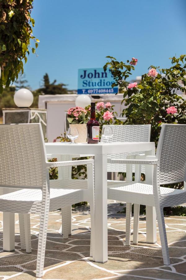 John'S Rooms & Studios Páros Buitenkant foto